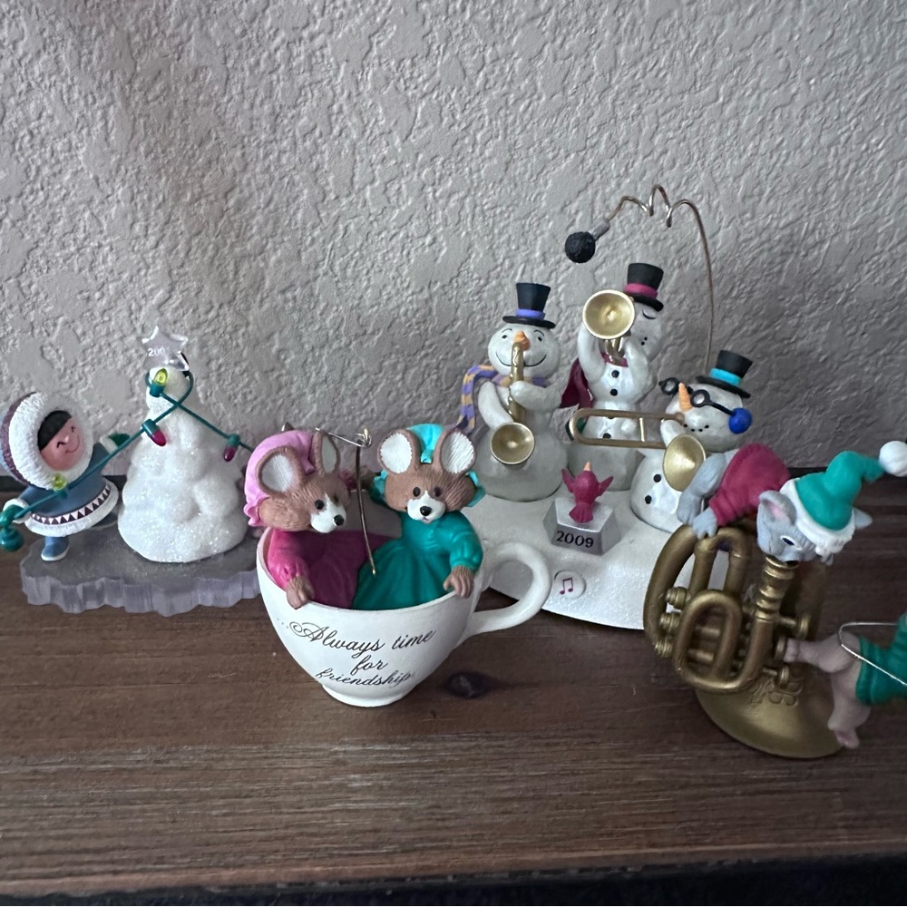 Vintage Hallmark Christmas ornaments
Lot/4 mice snowmen eskimo
